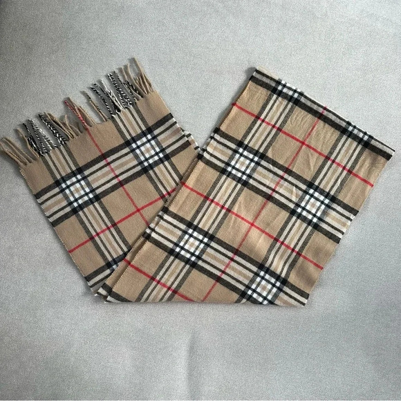 *Lot of 4* patterned scarves with tassels. - Picture 5 of 8